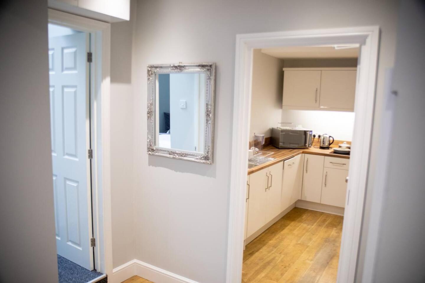 City Center Ground Floor Flat With Patio &Parking NWI Buitenkant foto