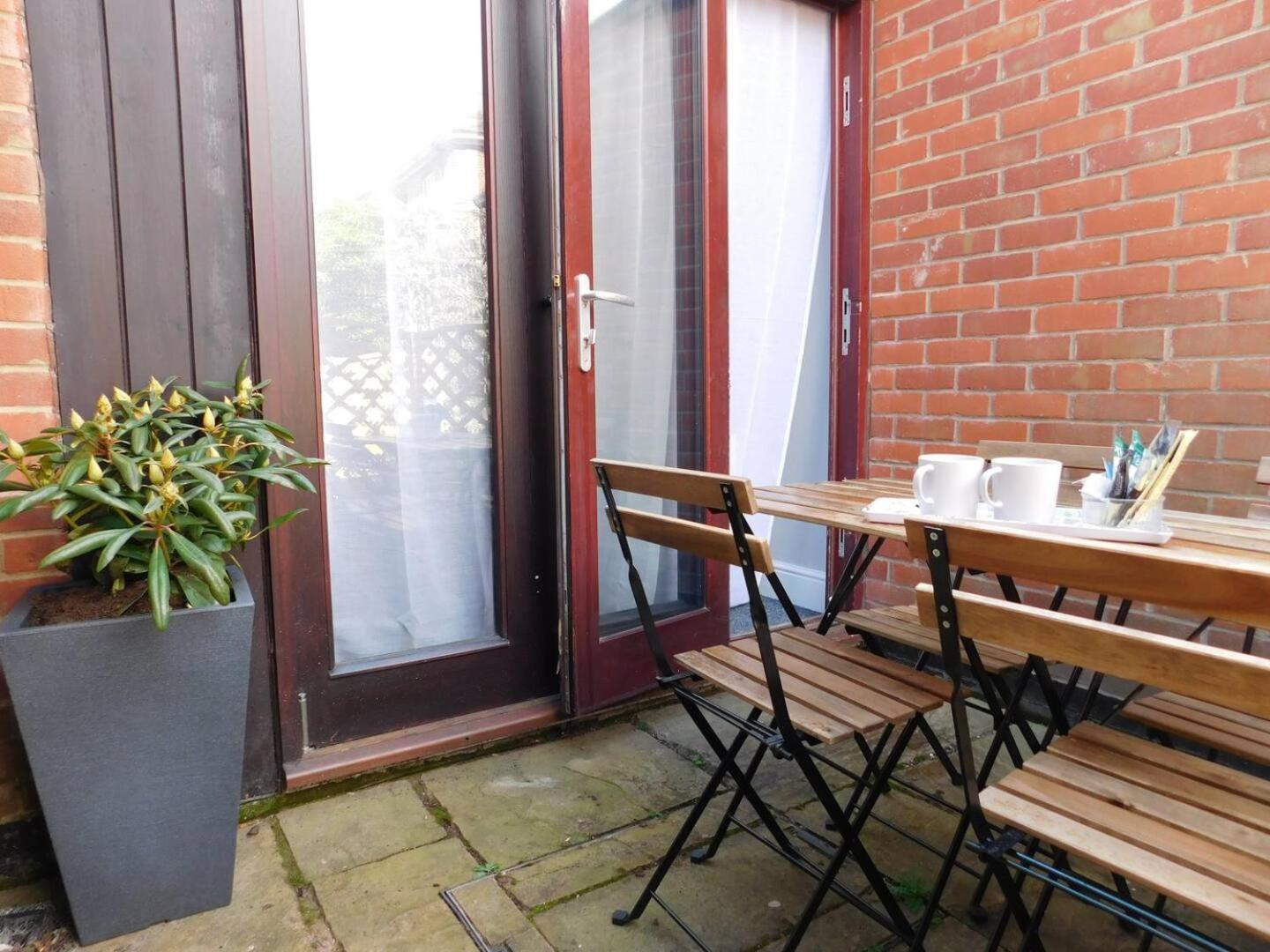 City Center Ground Floor Flat With Patio &Parking NWI Buitenkant foto
