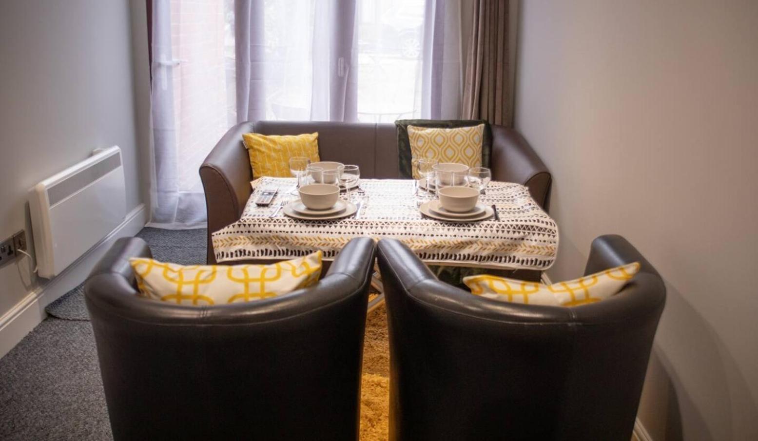 City Center Ground Floor Flat With Patio &Parking NWI Buitenkant foto