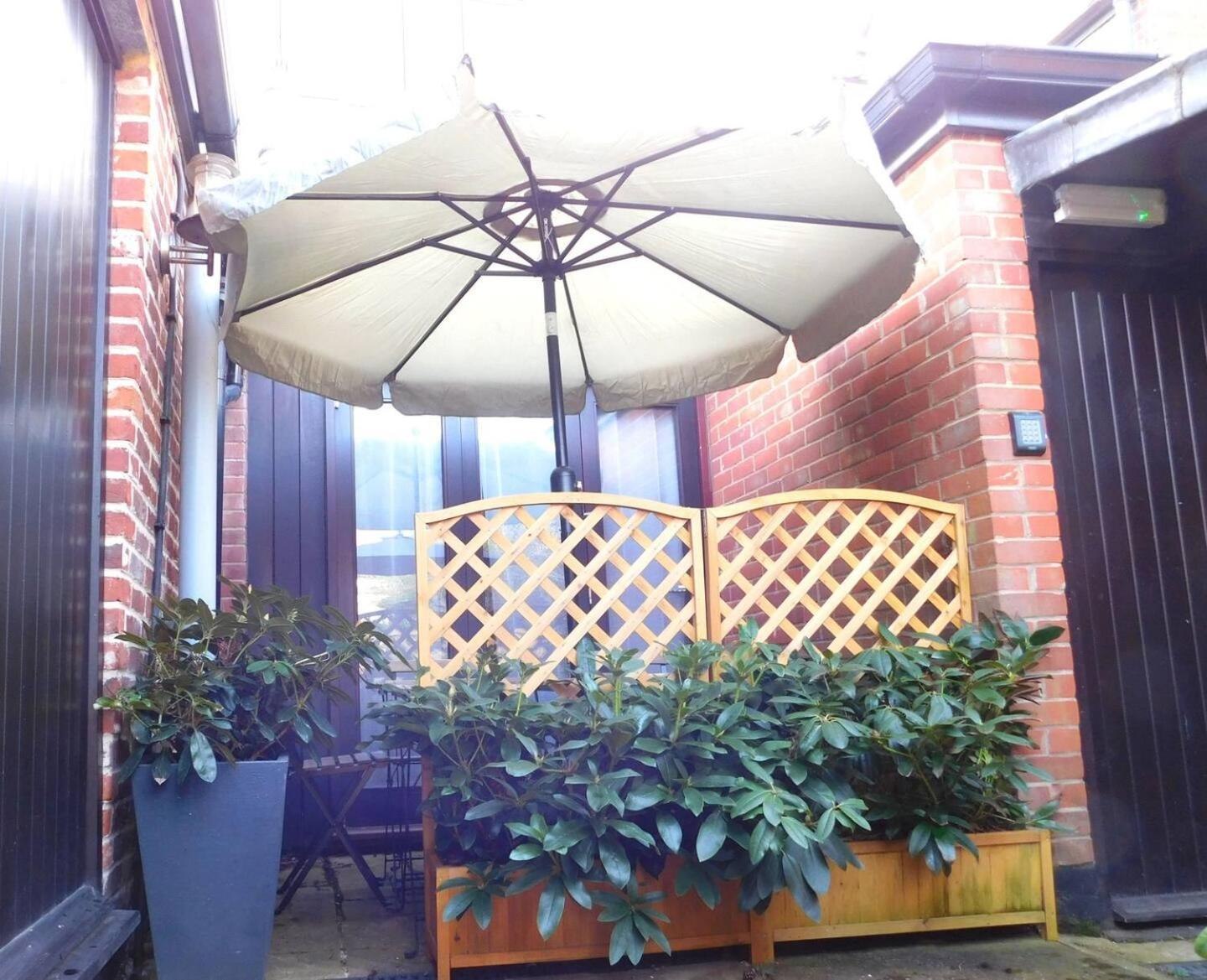 City Center Ground Floor Flat With Patio &Parking NWI Buitenkant foto